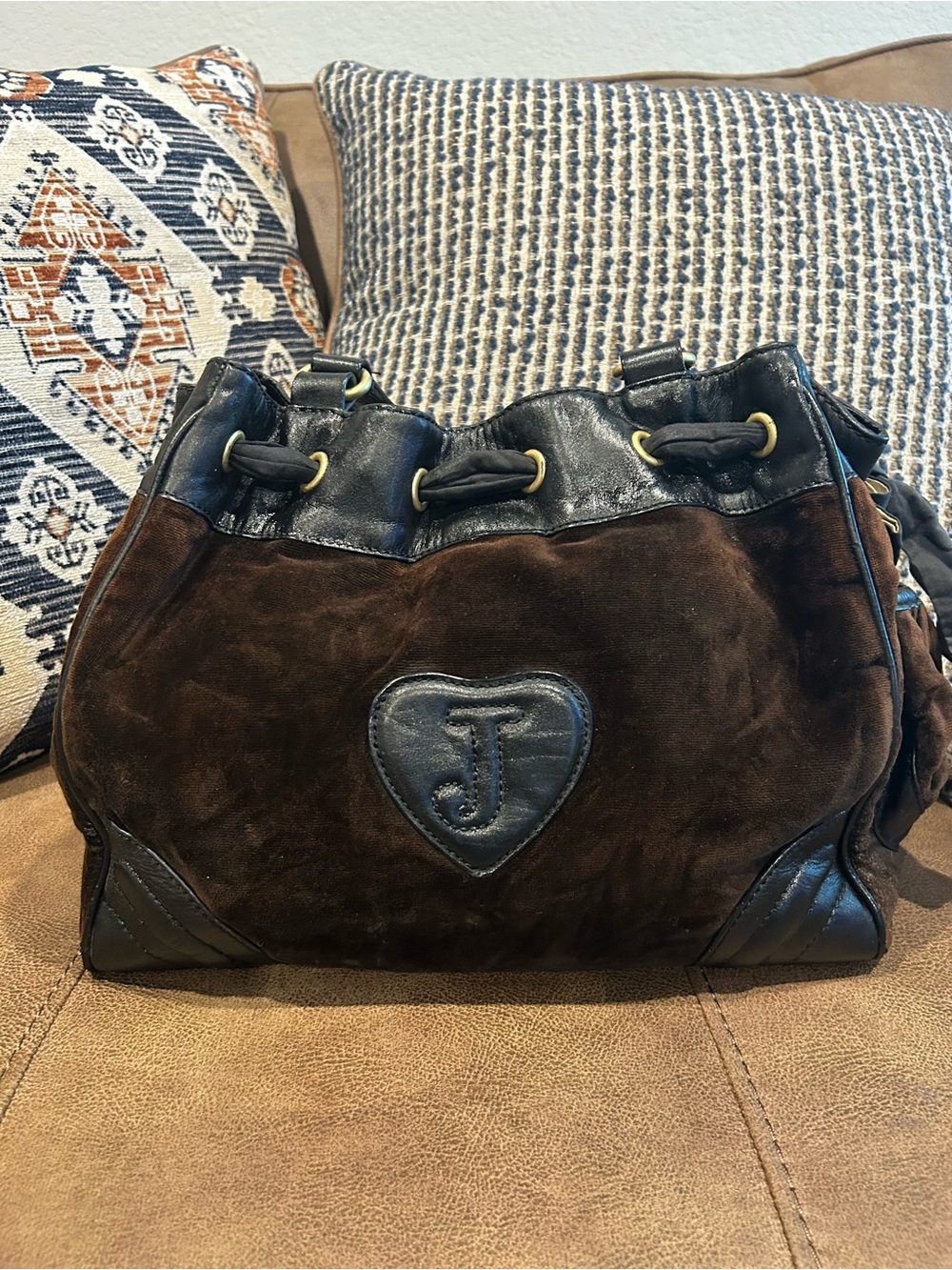 Juicy Couture Y2K Brown Velvet Shoulder Bag with Gold Heart Charm - Picture 2 of 12